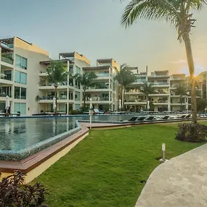 Апарт-отель The Elements Oceanfront & Beachside